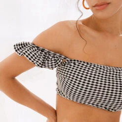 Hamptons Bella Crop, Black 14 Hamptons Bella Crop, Black -Swimwear Specialty Shop 369A0172final